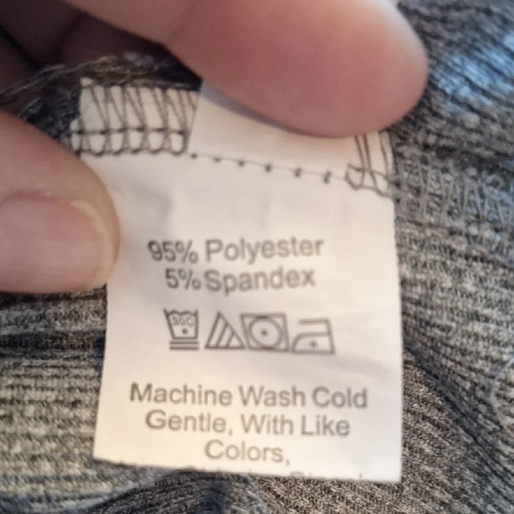 Source Unknown Star Cropped Tank Tops - Gray and Black Size M - Picture 6 of 6